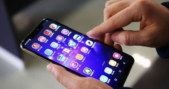 The Deadliest Phone Usage Hours: How a Simple Habit Can Lead to Facial Paralysis and Brain Damage