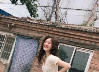 The Little Black Dress Guide: How to Rock Flared Jeans when you’re Fun-Sized