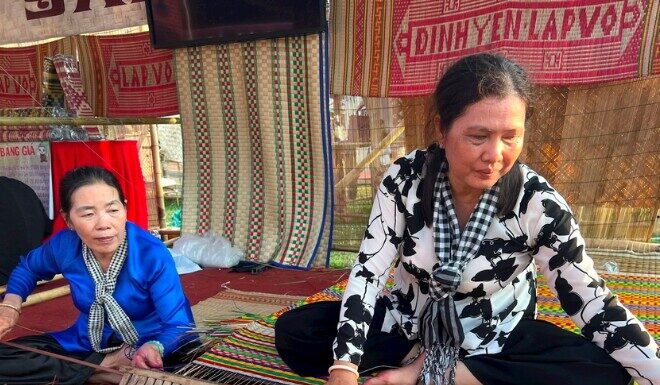 Uncover the Vibrant Centuries-Old Crafting Village, Where Visitors Partake in a Unique “Ghost Market” Experience in the Mekong Delta