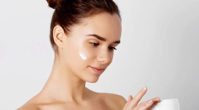 “Hydrate and Heal: Tips to Combat Dry, Flaky Skin During Seasonal Changes”