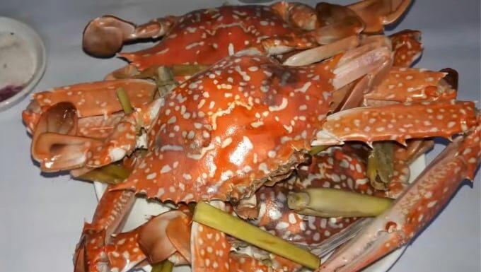 The Secret to Boiling Crabs to a Beautiful Red Hue, With Tender and Flavourful Meat, Without Breaking the Claws.