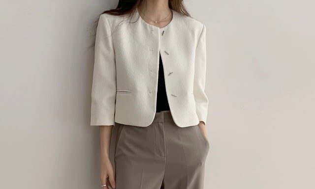 The Ultimate Guide: 10 Ways to Style Neutral Trousers for a Chic Everyday Look