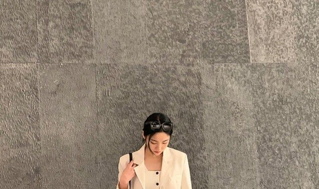 The Ultimate Guide to Styling White Jeans: 4 Effortless Ways to Achieve a Polished, Chic and Modern Look