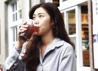 Title: “Who Should Avoid Drinking Black Bean Soup Despite Its Nutritional Benefits?”