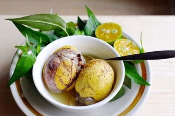 “6 Groups Who Should Steer Clear of Balut: A Delicious Delicacy With Potential Health Risks”