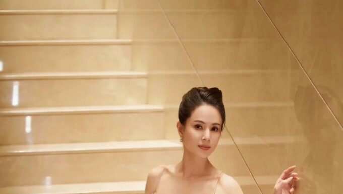 “Chair Workout for Ly Nhat Dong’s Fat-Burning, Waist-Cinching Routine”