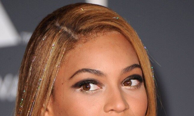 The Y2K Style Revival: Glittering Hair Extensions for a Fun, Flirty Look