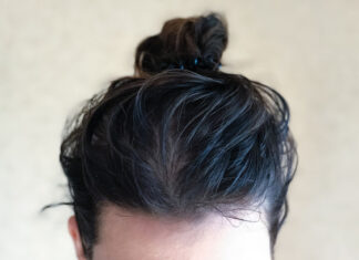 “3 Bad Habits That Make Your Hair Greasy the Day After Washing”