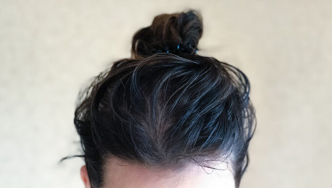 “3 Bad Habits That Make Your Hair Greasy the Day After Washing”