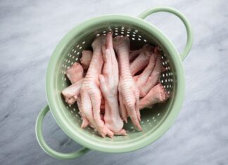 A Collagen-Rich Stew, the Secret to Singer Toc Tien’s Youthful Glow.