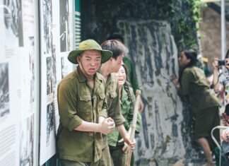 The Heart of Hanoi: Unveiling the Night Tour Charm with a Captivating Water Puppetry Performance at the Imperial Citadel of Thang Long