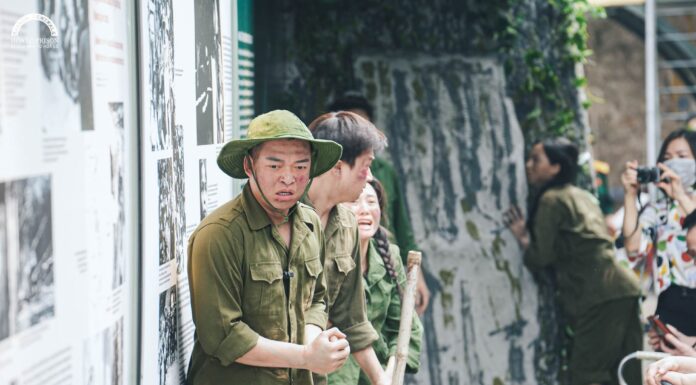 The Heart of Hanoi: Unveiling the Night Tour Charm with a Captivating Water Puppetry Performance at the Imperial Citadel of Thang Long