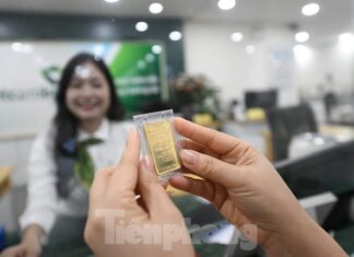 The Price of Gold Takes a Steep Tumble