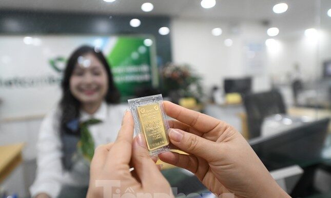 The Price of Gold Takes a Steep Tumble