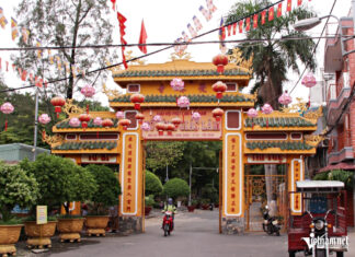 The Golden Sanctuary: Unveiling the 300-Year-Old Temple and its Treasured Gilded Artifacts in Vietnam’s Bustling Metropolis