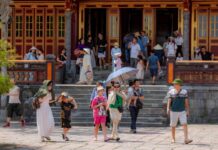 The Fall of a Dynasty: A Throne’s Demise