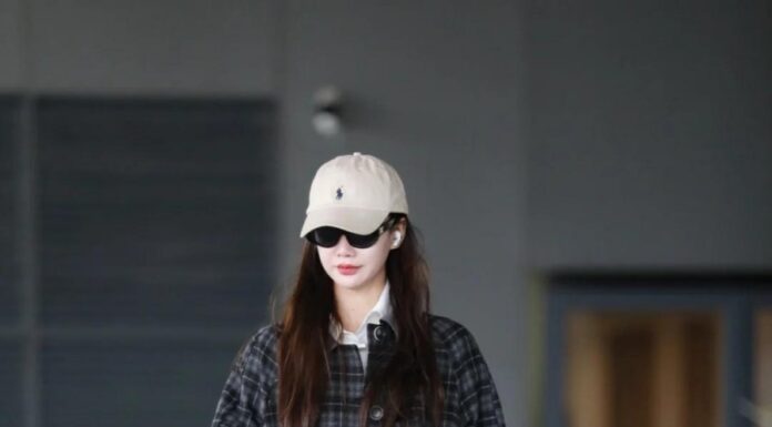 The Ultimate Guide for Women Over 40: Choosing the Right Jacket to Look Both Youthful and Chic