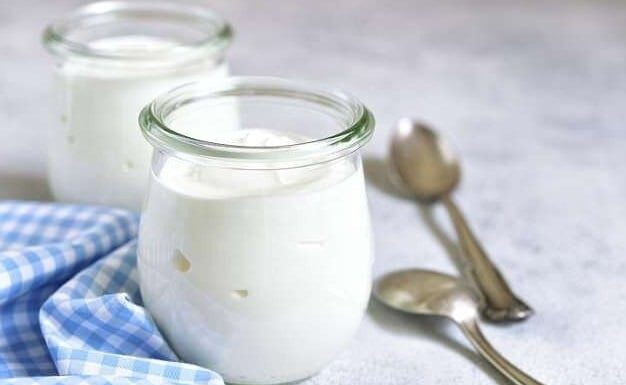 Should You Eat Yogurt in the Morning or at Night? The Surprising Difference You Need to Know.