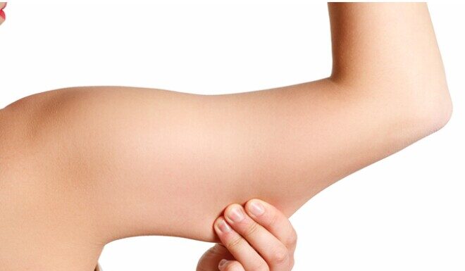 3 Summer Tops to Avoid If You Have Broad Shoulders and Thick Arms, and the 5 Styles That Will Always Flatter