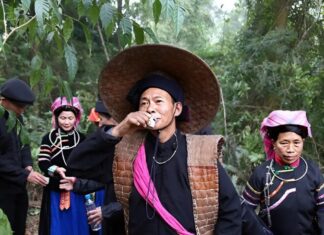 5 Strange Yet Lucky Customs in Vietnam: Sharing a Hair-Washing Ritual for “Borrowing Luck” and Waiting for the First Thunder to Welcome the New Year
