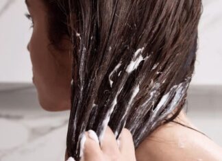 How Long Should You Leave Conditioner in Your Hair? An Essential Guide for Oily or Fine Hair.