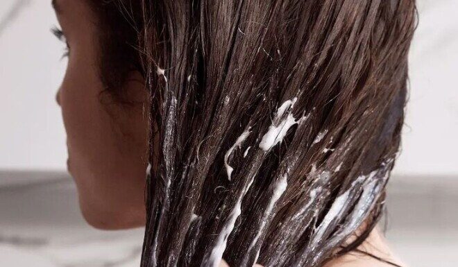 How Long Should You Leave Conditioner in Your Hair? An Essential Guide for Oily or Fine Hair.