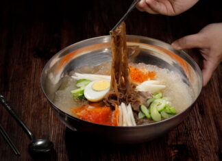 The 5 Most Loved Dishes to Beat the Heat in Saigon: A Tasty Treat Even on the Sidewalk with a Crowd Waiting to Buy