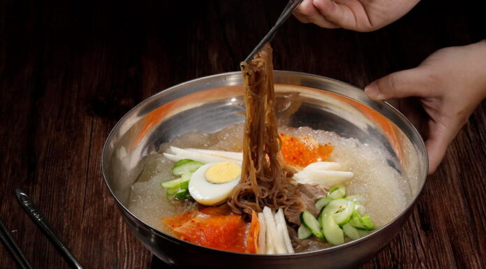 The 5 Most Loved Dishes to Beat the Heat in Saigon: A Tasty Treat Even on the Sidewalk with a Crowd Waiting to Buy