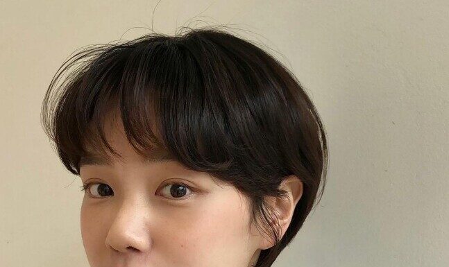 8 Timeless Hairstyles for Women with Luscious Dark Hair: Embrace Youthful Radiance