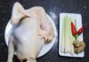 “The Ultimate Guide to Perfectly Boiled Chicken: Achieve Golden Skin, Tender Meat, and a Delicious Flavor Profile”