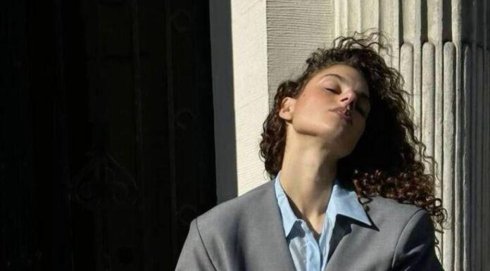 The Ultimate Guide to French Chic: 5 Winter Accessories to Elevate Your Style