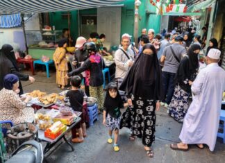 The Hidden Food Market in Saigon’s Heart: A Yearly Culinary Adventure.