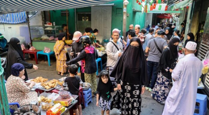 The Hidden Food Market in Saigon’s Heart: A Yearly Culinary Adventure.