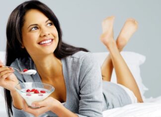 6 Practical Benefits of Eating Yogurt at Night