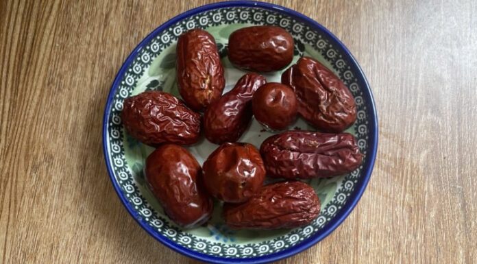 The Red Apple Diet Craze: A Healthy Trend but Proceed with Caution