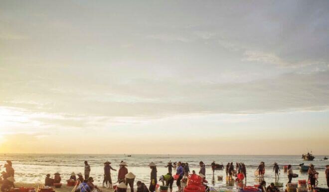 The Secret to Quang Binh’s Oldest Seafood Market: Why This 400-Year-Old Traditon is Dominated by Women.