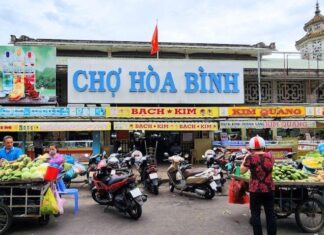 Exploring District 5’s Historic Chinatown: A Bustling Hub of Culinary Delights Since the 20th Century