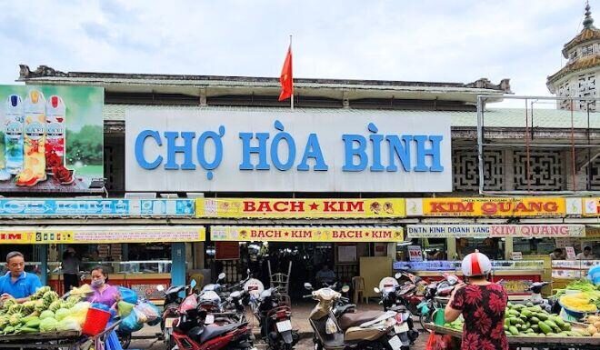 Exploring District 5’s Historic Chinatown: A Bustling Hub of Culinary Delights Since the 20th Century