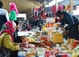Exploring Cao Bang’s Most Famous Market: Indulging in a Familiar Yet Unique Delicacy, a Rich and Aromatic Treat