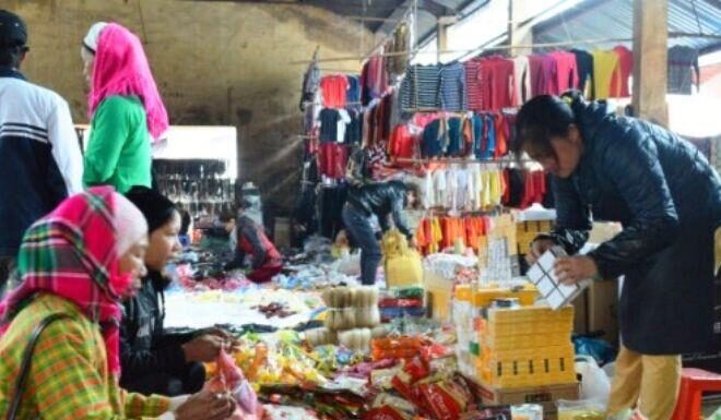 Exploring Cao Bang’s Most Famous Market: Indulging in a Familiar Yet Unique Delicacy, a Rich and Aromatic Treat
