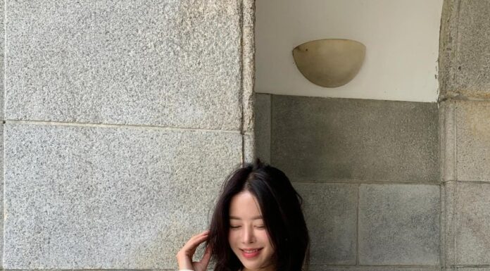 5 Minimalist Sweaters to Elevate Your Winter Wardrobe