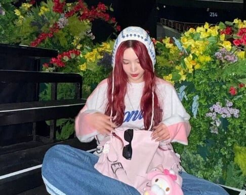 The Ultimate Guide to Styling Sweaters: Create a Chic and Trendy Ensemble