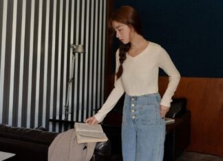 10 Styling Tips to Rock a T-Shirt and Jeans With Edge and Elegance