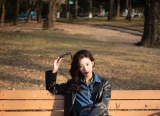 The Ultimate Style Guide: 6 Ways to Rock a Jeans and Blazer Combo for Work and Play