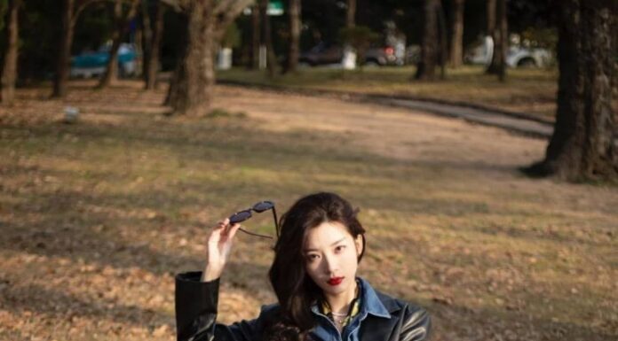 The Ultimate Style Guide: 6 Ways to Rock a Jeans and Blazer Combo for Work and Play