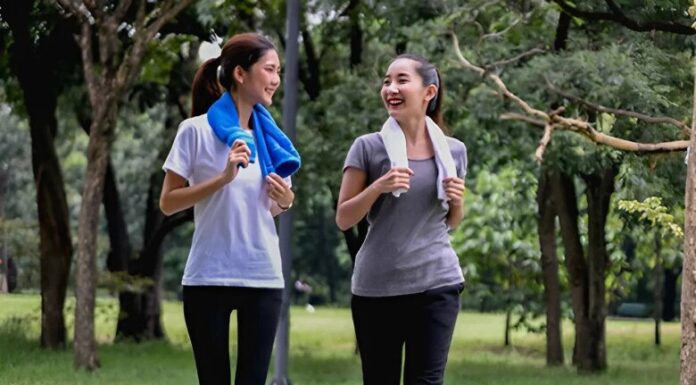 “I Tried the ‘Japanese Walking Style’ for a Week—Here’s Why I Regret It”