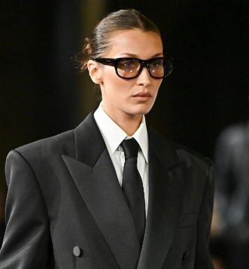 The Ultimate Guide to Nailing the “Girl Boss” Look with Padded-Shoulder Blazers