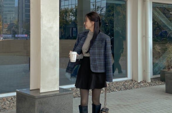 The Perfect Winter Combo: Skirt and Boots