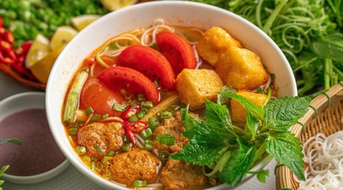 The Ultimate Guide to Crafting the Perfect Crab and Tomato Noodle Soup: A Flavorful Adventure