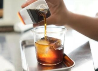 “Sip on Iced Black Coffee – A Healthy Treat for Your Taste Buds and Waistline”